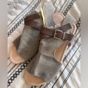 Like New Sandals! Maybe worn briefly once. Size 9.5.